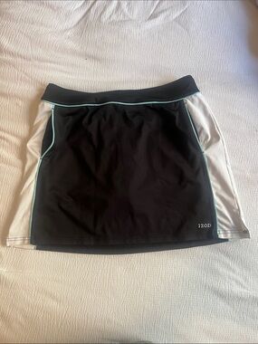 Izod Black SKORT w/White Panels and Teal Accents and POCKETS!!!!!